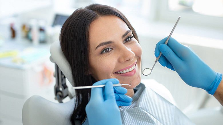 Woman smiling while doctor is getting ready to operate.