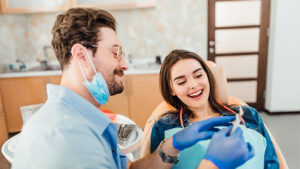 A friendly dentist consulting a patient in a modern dental office, showcasing professional care and expertise in Puyallup.